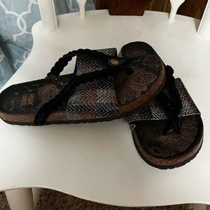 Muk Luks size 8 slip on flip flop